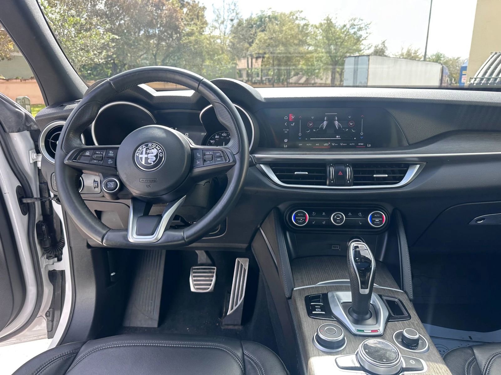 Used 2022 Alfa Romeo Stelvio Ti AWD/4WD image 12
