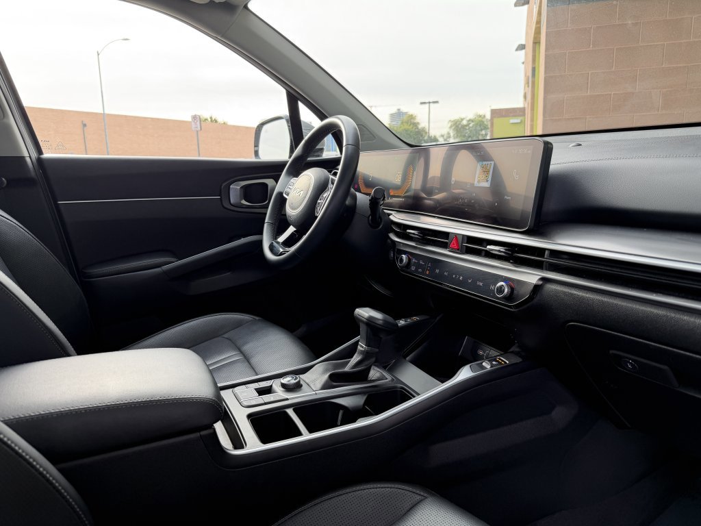 Used 2024 Kia Sorento S w/ Panoramic Sunroof Package image 41