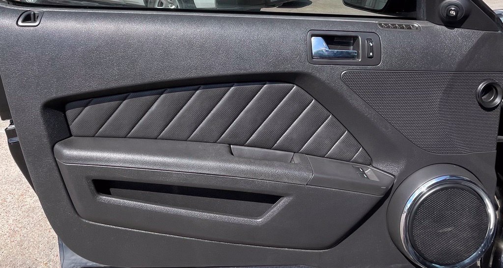 Used 2013 Ford Mustang Premium RWD image 25