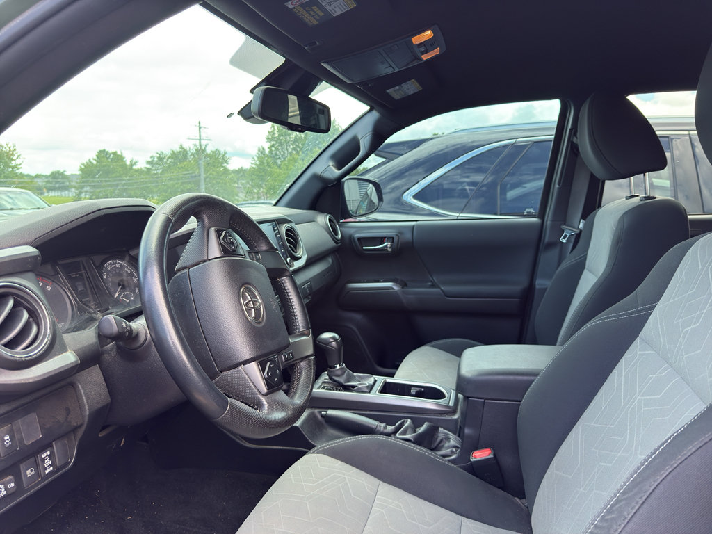 Used 2022 Toyota Tacoma TRD Sport AWD/4WD image 3