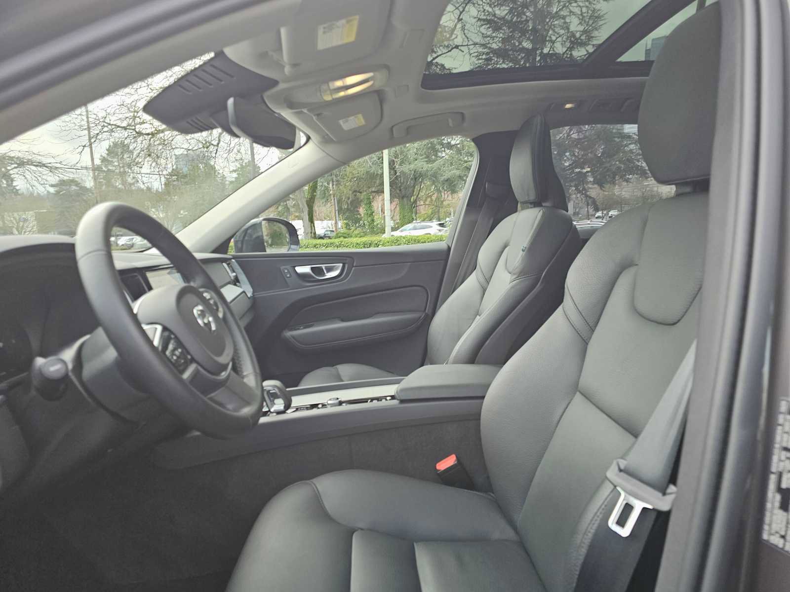 Certified 2025 Volvo XC60 B5 Plus AWD/4WD image 23