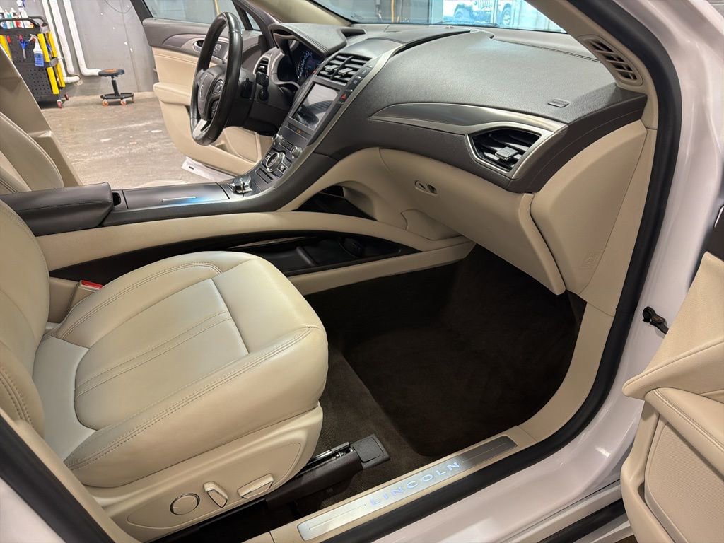 Used 2019 Lincoln MKZ Premiere image 16
