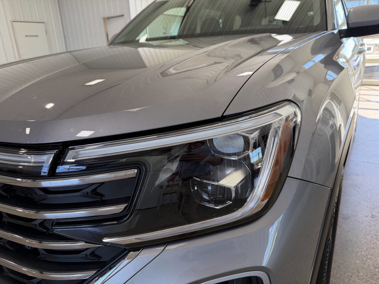 Used 2025 Volkswagen Atlas SE image 44