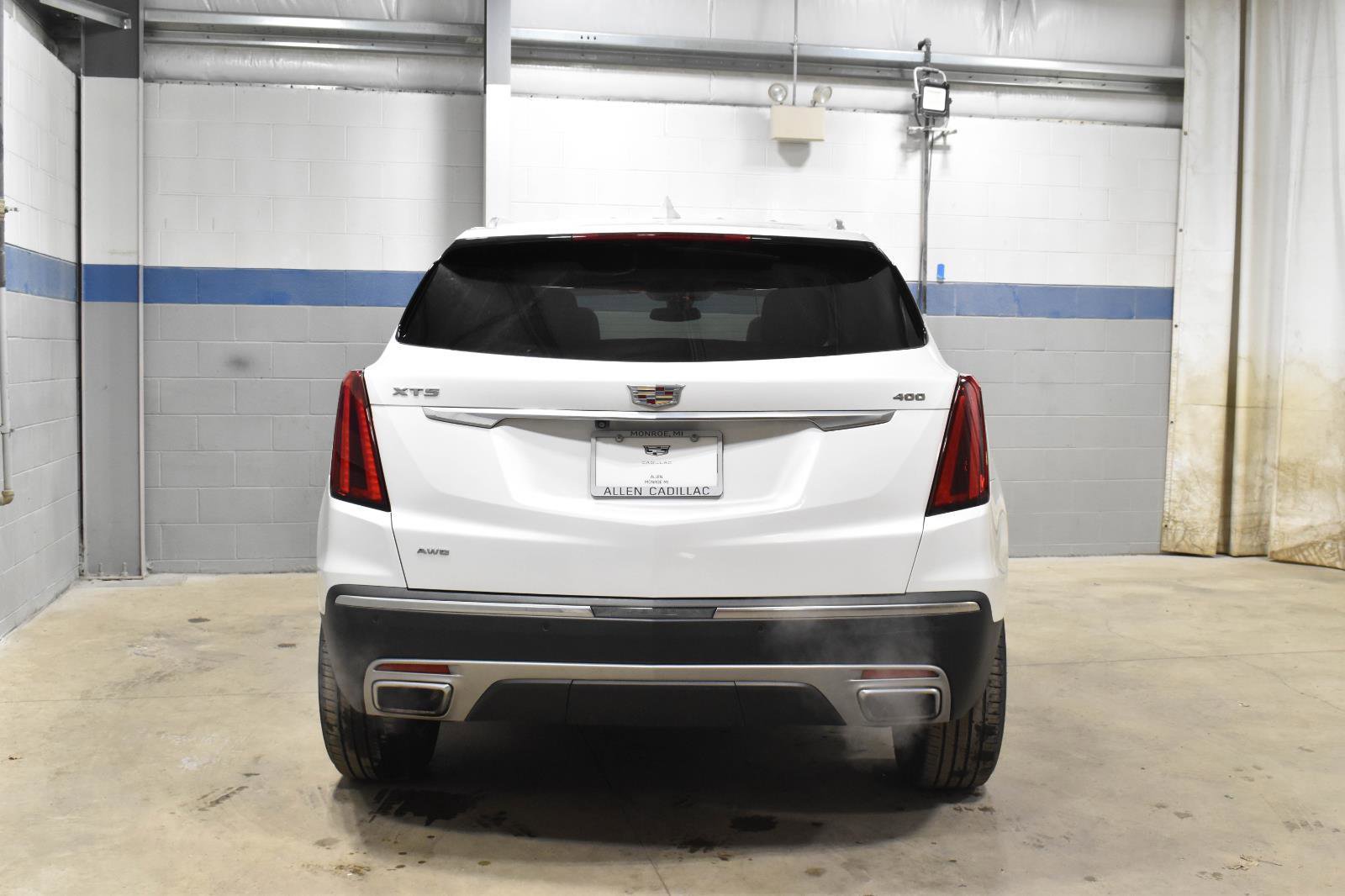 Used 2023 Cadillac XT5 Premium Luxury w/ LPO, Floor Liner Package image 25