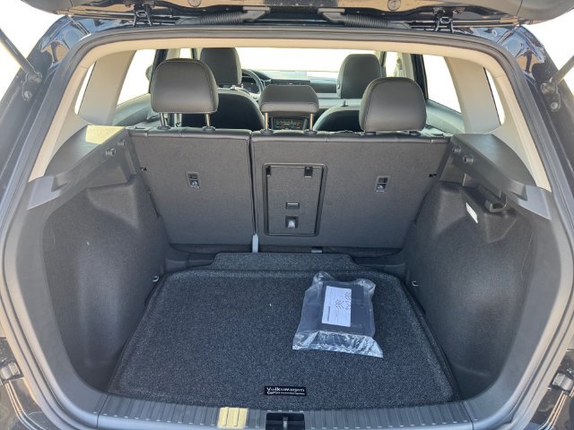 New 2026 Volkswagen Taos SE FWD image 12