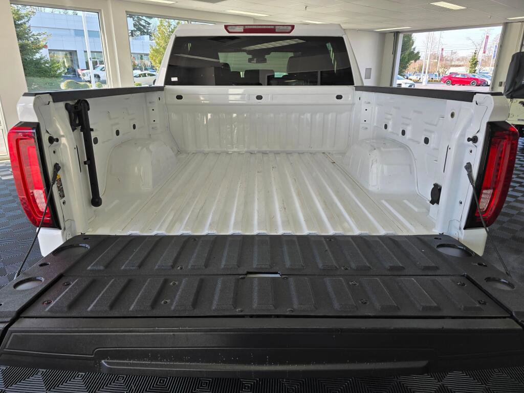 Used 2025 GMC Sierra 1500 SLT image 17