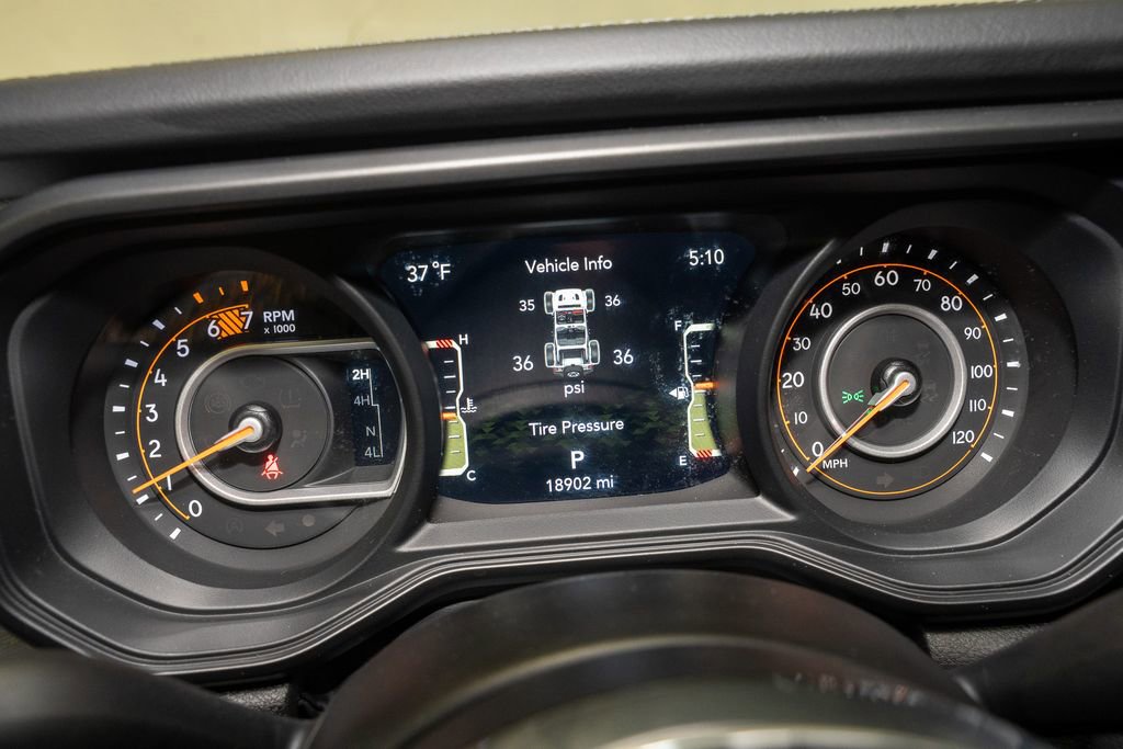 Used 2025 Jeep Wrangler Sahara image 16