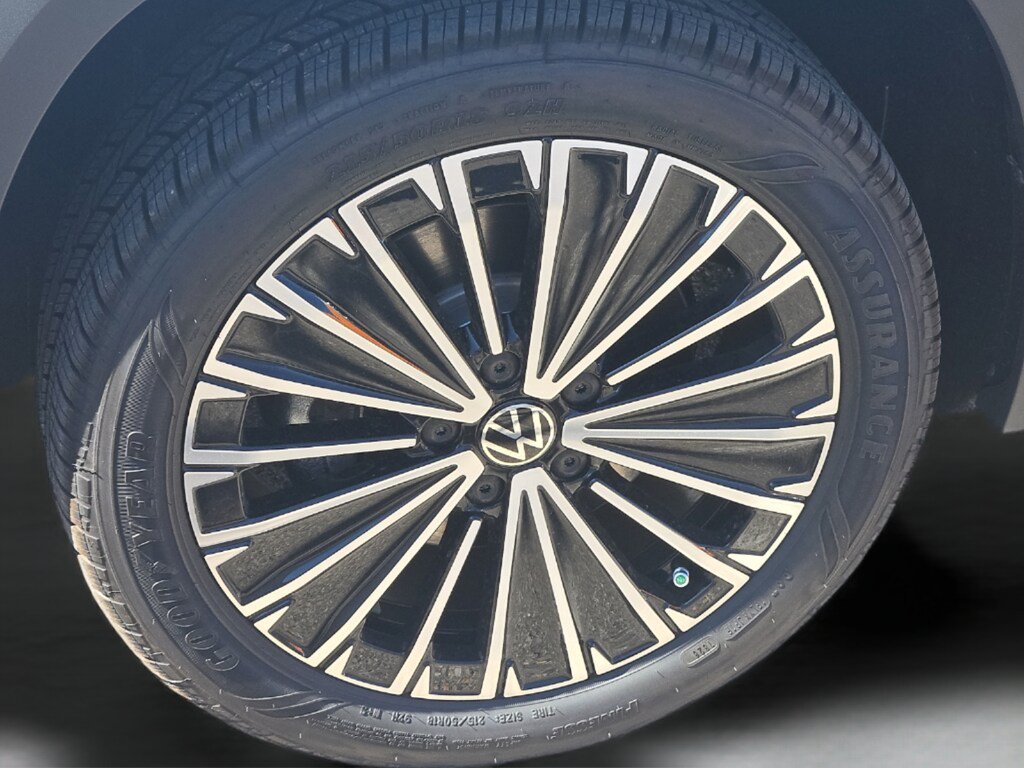 New 2026 Volkswagen Taos SE FWD image 8