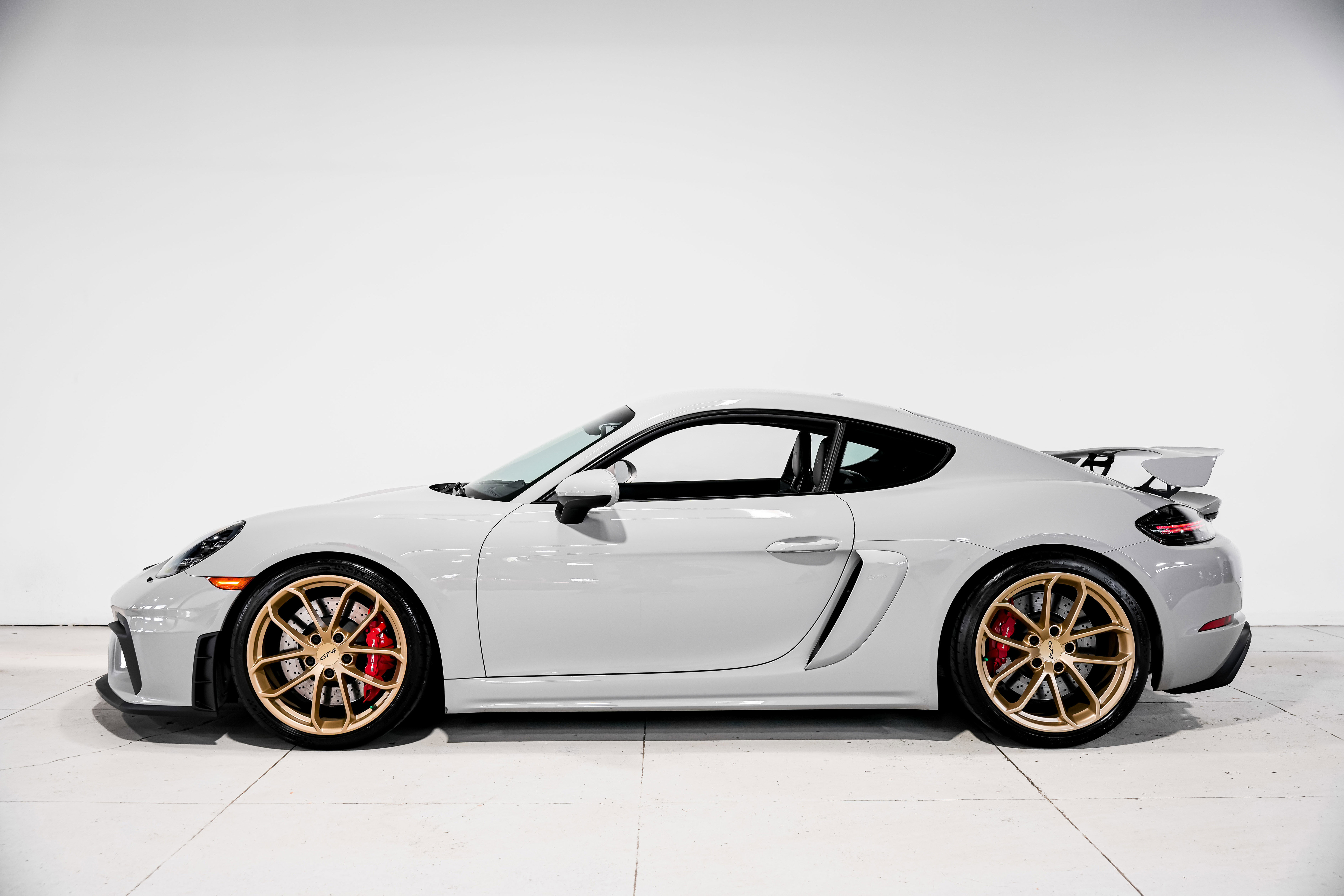 Used 2021 Porsche 718 Cayman GT4 image 8