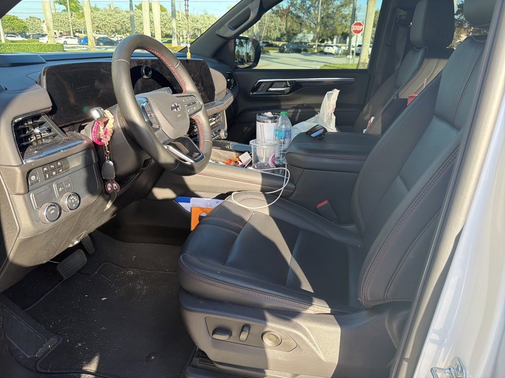 Used 2025 Chevrolet Suburban RST w/ Comfort Package image 5