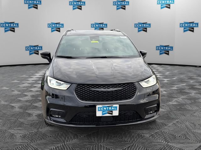 New 2026 Chrysler Pacifica Limited w/ S Appearance Package image 8