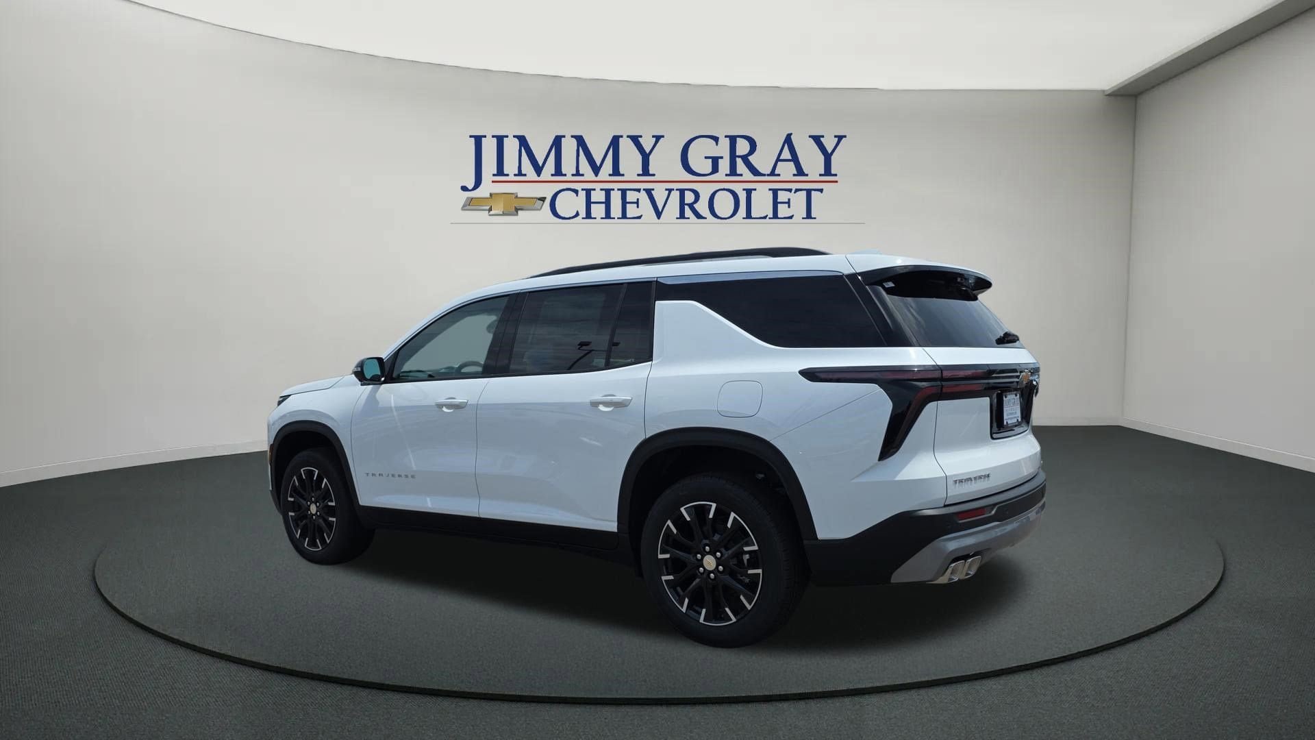 New 2026 Chevrolet Traverse LT w/ Sun and Wheel Package FWD image 3