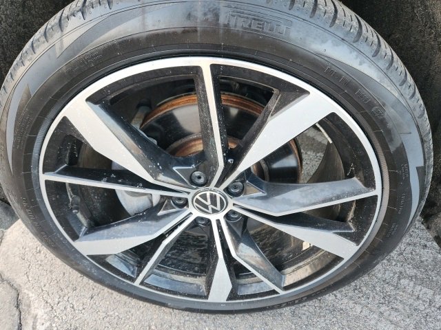 Used 2024 Volkswagen Tiguan SEL R-Line image 6