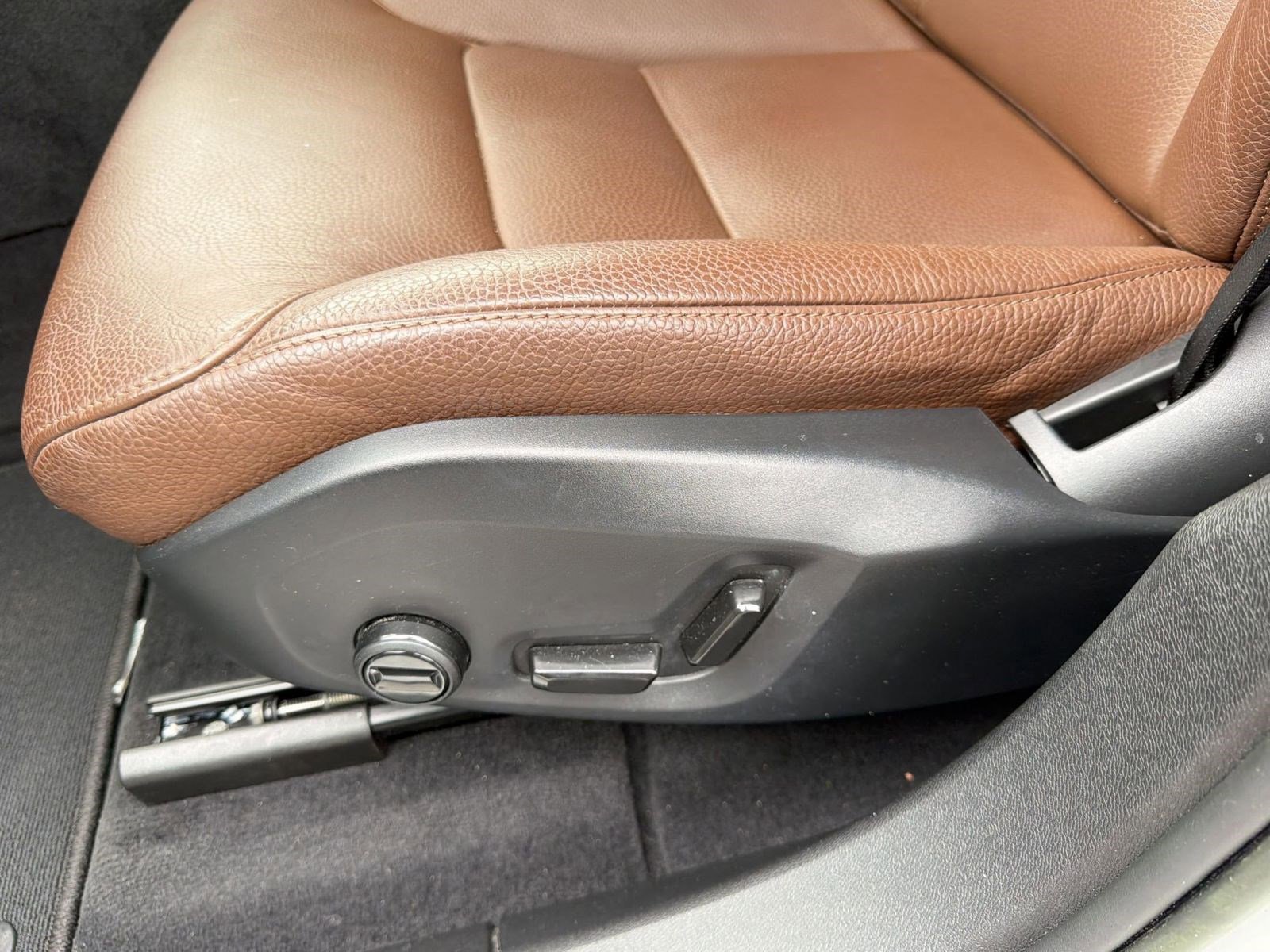 Used 2023 Volvo XC60 B5 Plus w/ Protection Package Premier image 12