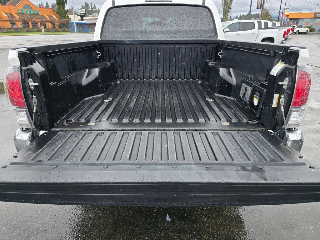 Used 2022 Toyota Tacoma TRD Off-Road AWD/4WD image 14
