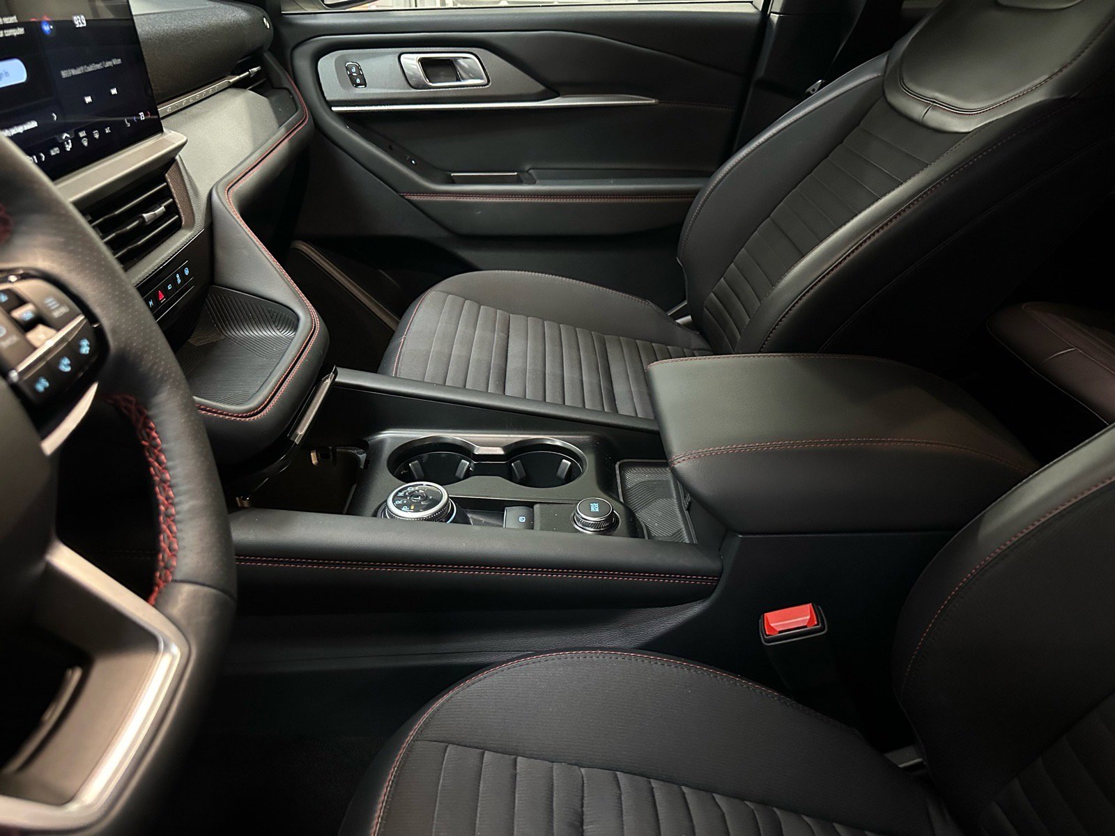 Certified 2025 Ford Explorer ST-Line image 20