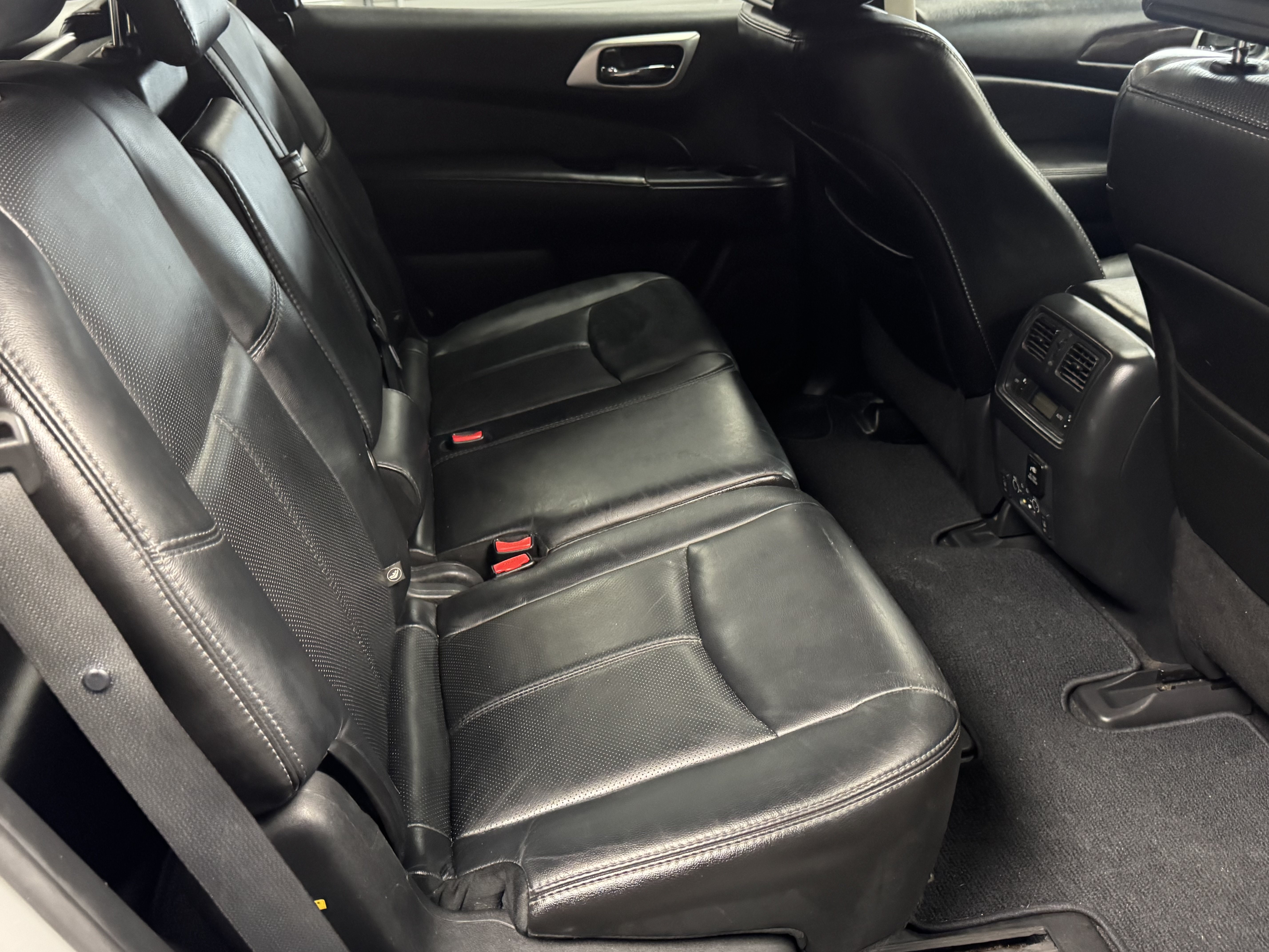 Used 2014 Nissan Pathfinder Platinum w/ Platinum Premium Package FWD image 19