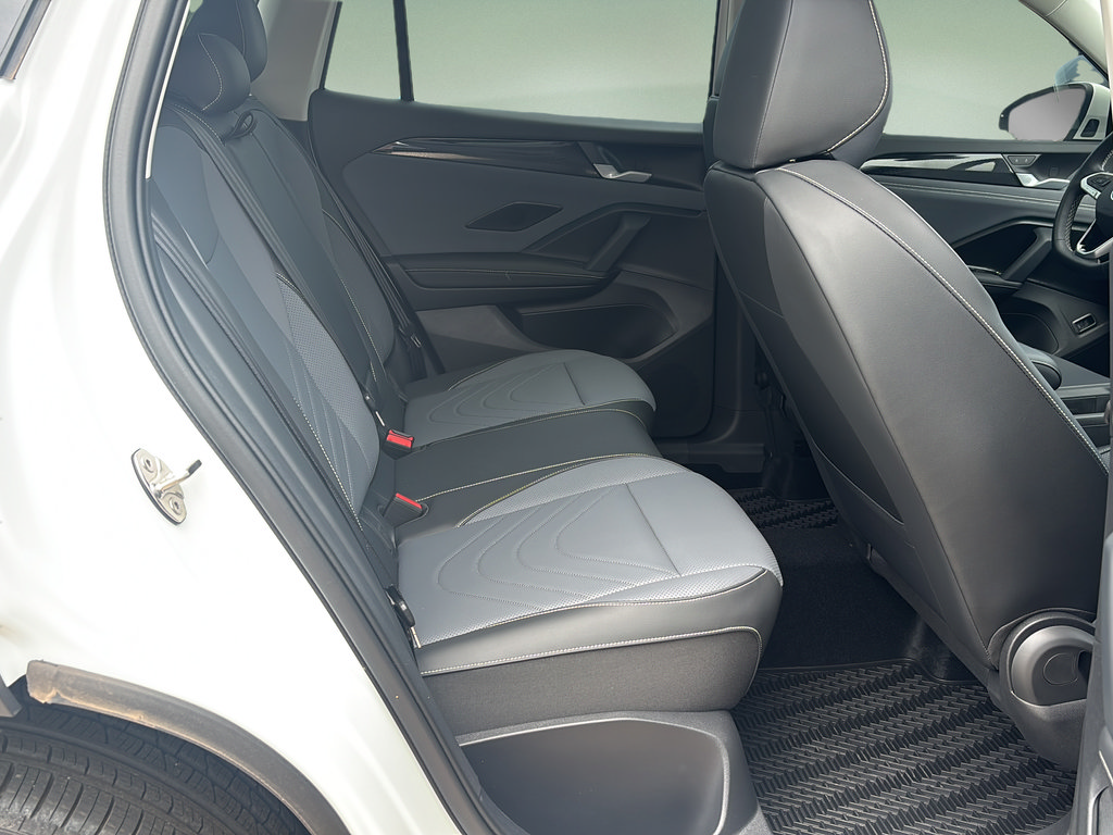 New 2026 Volkswagen Tiguan SE FWD image 13