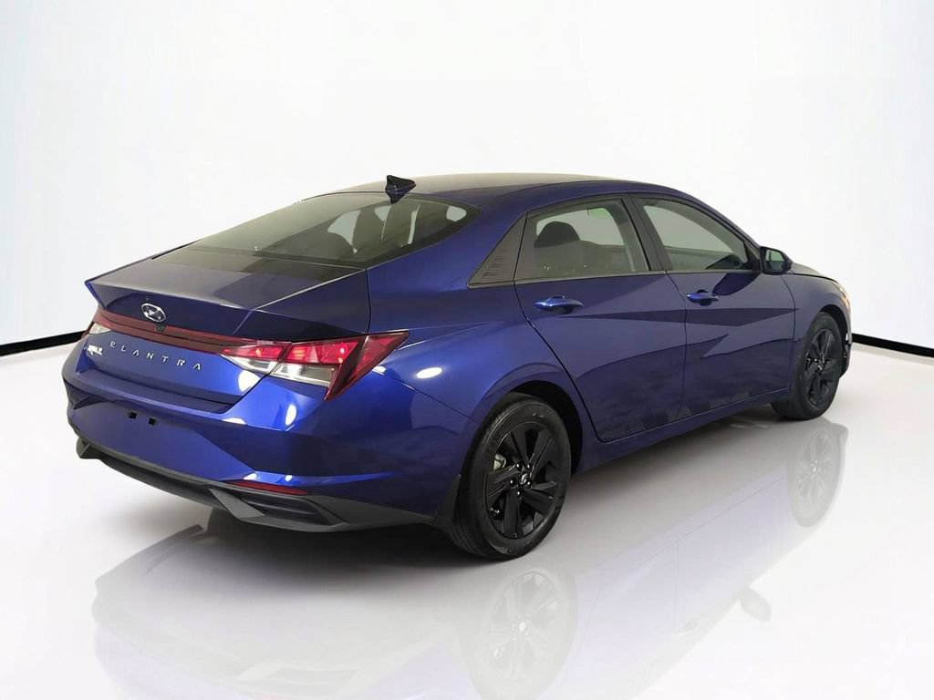 Used 2023 Hyundai Elantra SEL FWD image 5