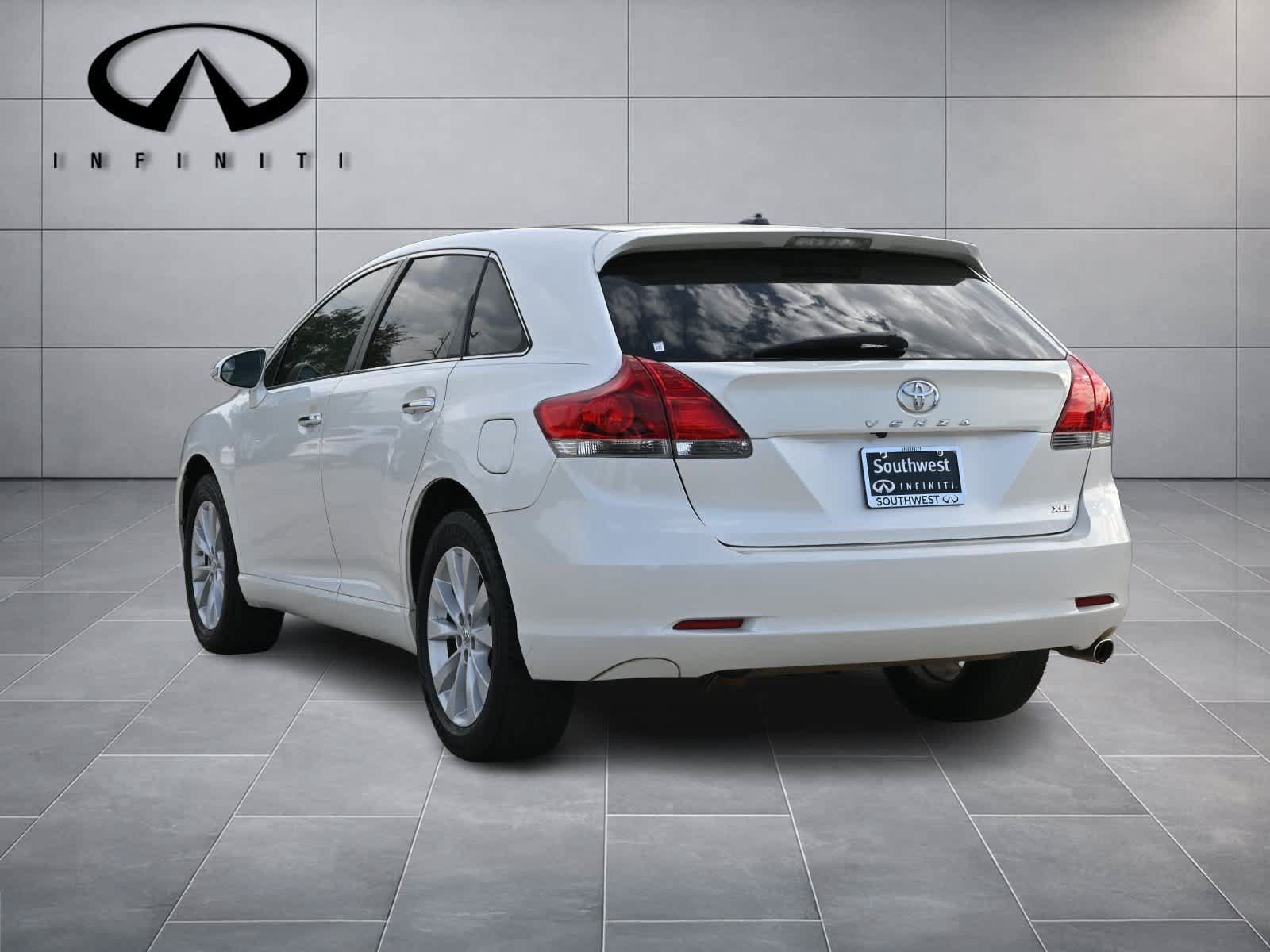 Used 2015 Toyota Venza XLE w/ XLE Premium Package FWD image 4
