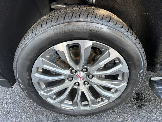 Used 2022 GMC Yukon XL Denali w/ Denali Premium Package AWD/4WD image 11