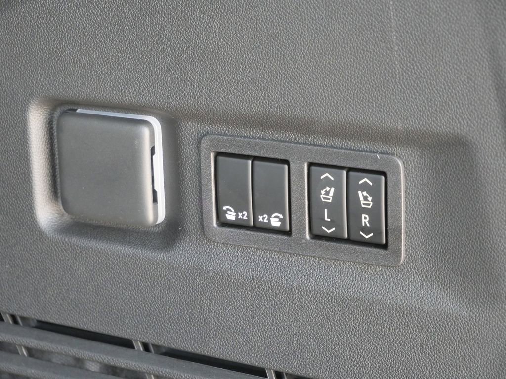 New 2026 GMC Yukon XL Elevation w/ Elevation Premium Package AWD/4WD image 32