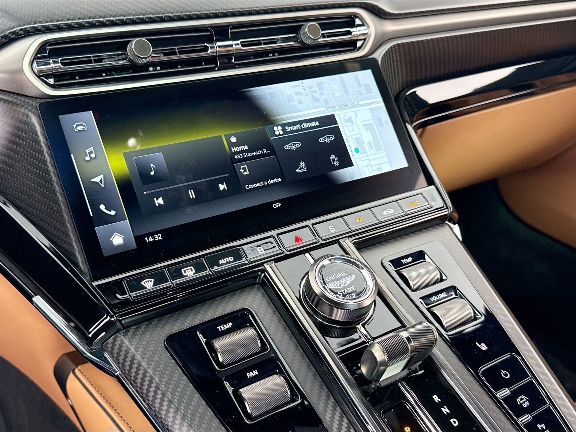 Used 2025 Aston Martin V8 Vantage Coupe image 12