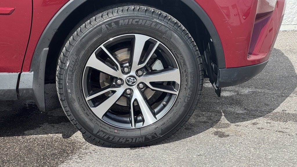 Used 2018 Toyota RAV4 XLE image 4