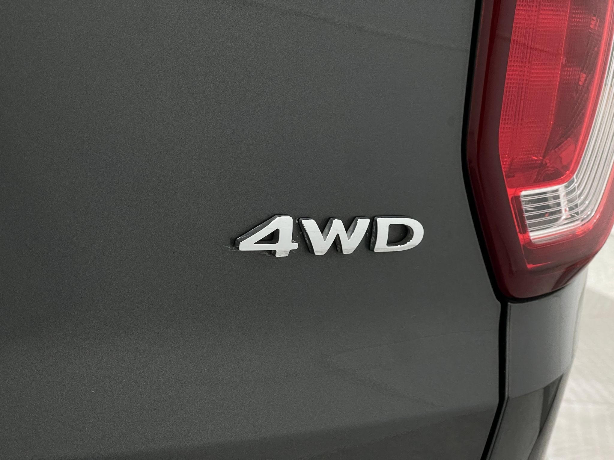 Used 2019 Ford Explorer XLT w/ Equipment Group 202A AWD/4WD image 41