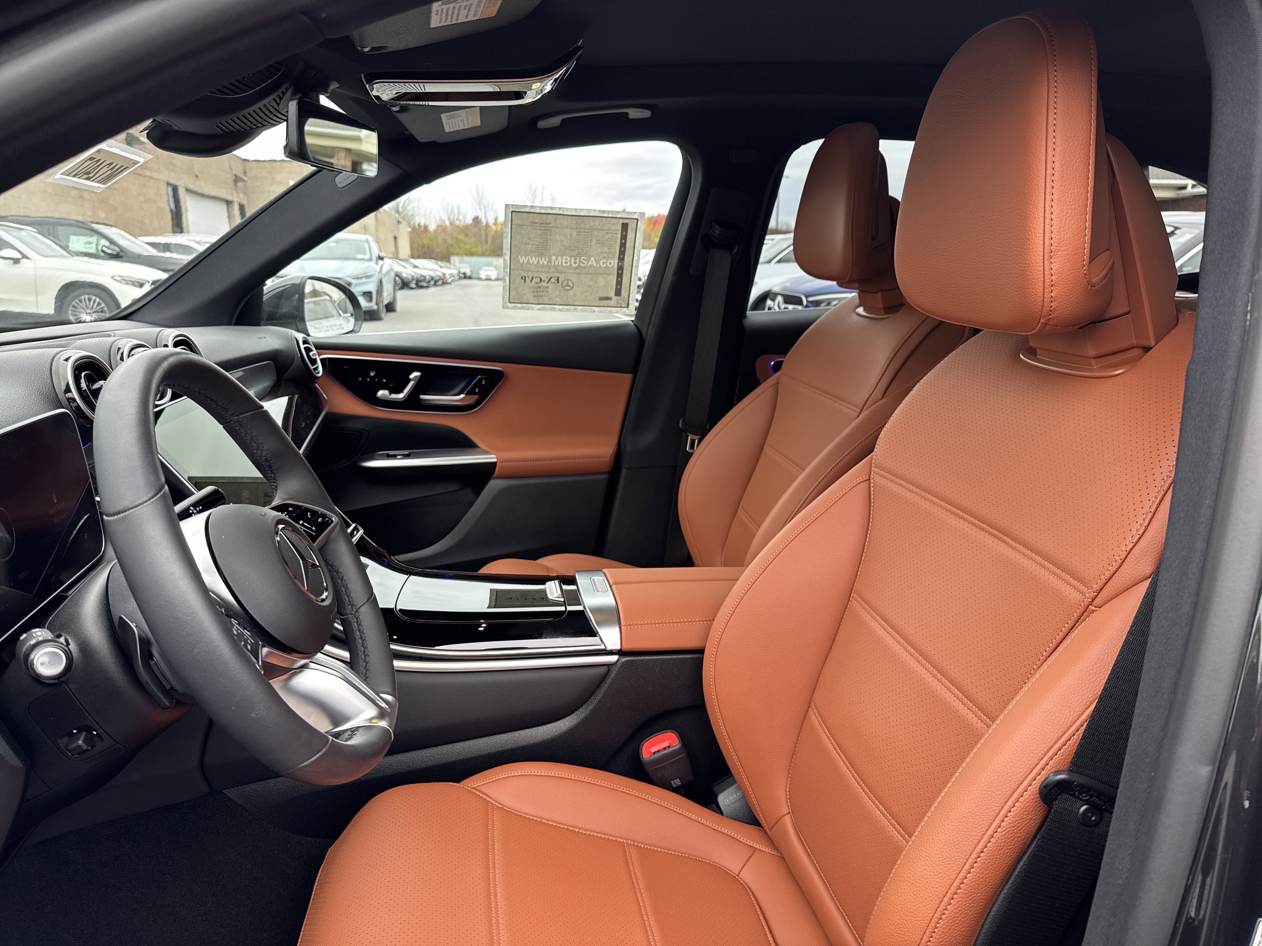 Used 2025 Mercedes-Benz GLC 300 4MATIC image 9