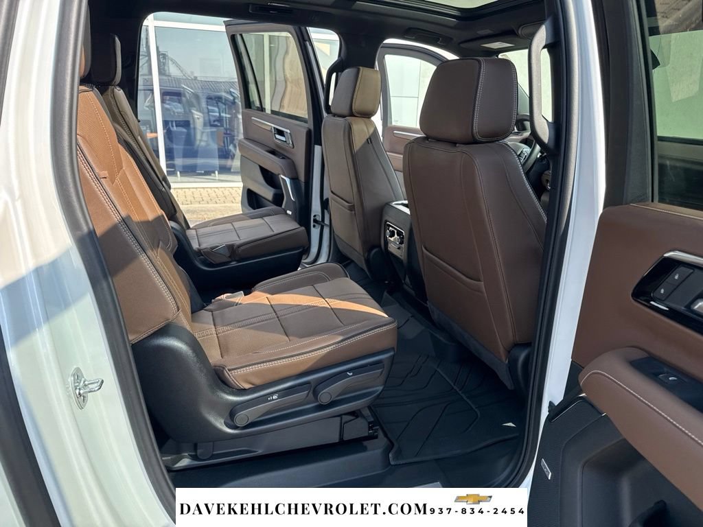 Used 2025 Chevrolet Suburban High Country AWD/4WD image 25