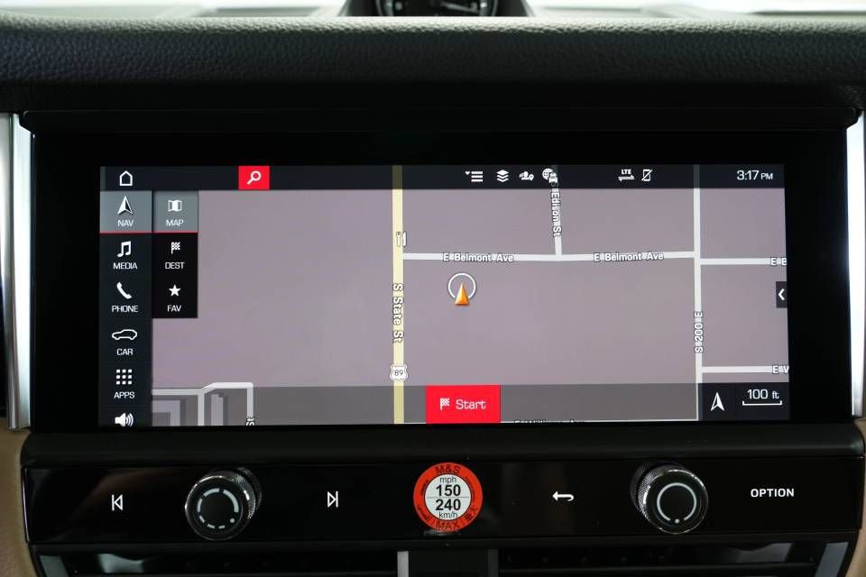 Certified 2025 Porsche Macan AWD/4WD image 20