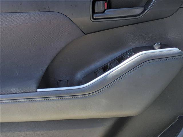 Used 2022 Toyota Highlander L FWD image 11