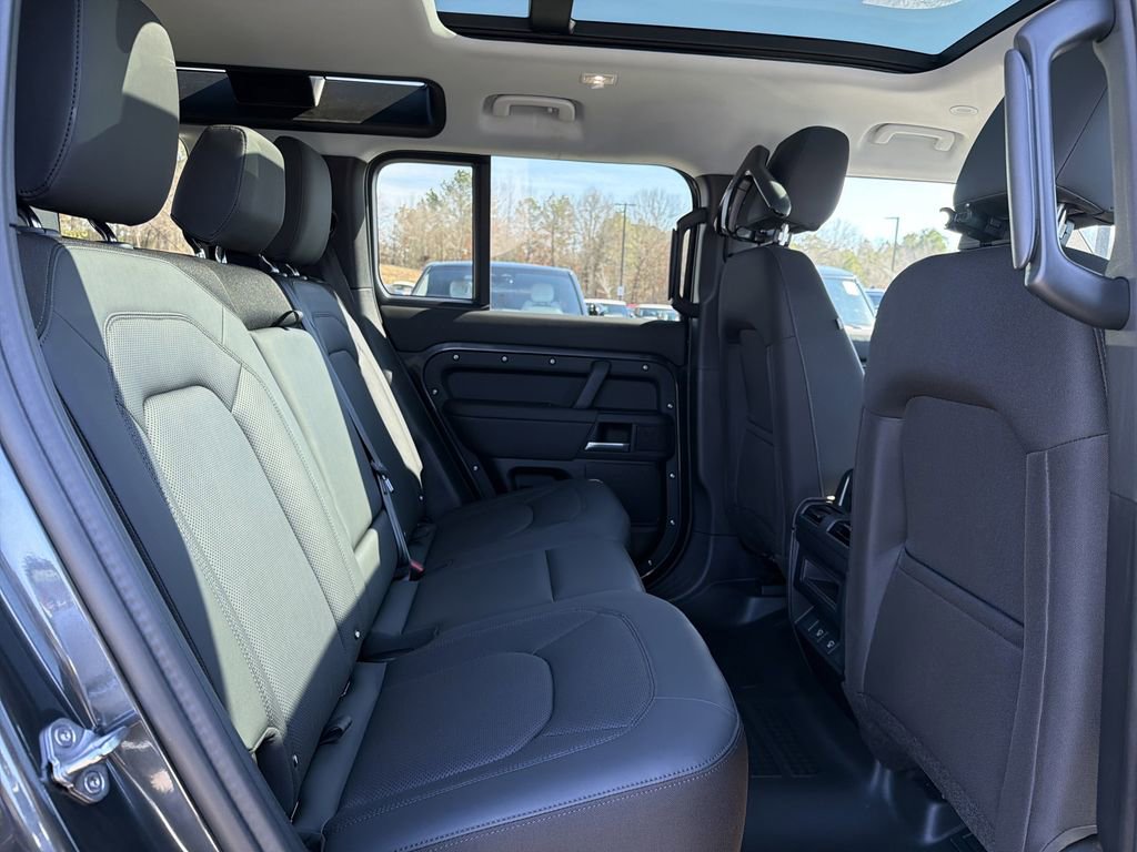 Used 2025 Land Rover Defender 110 S image 13
