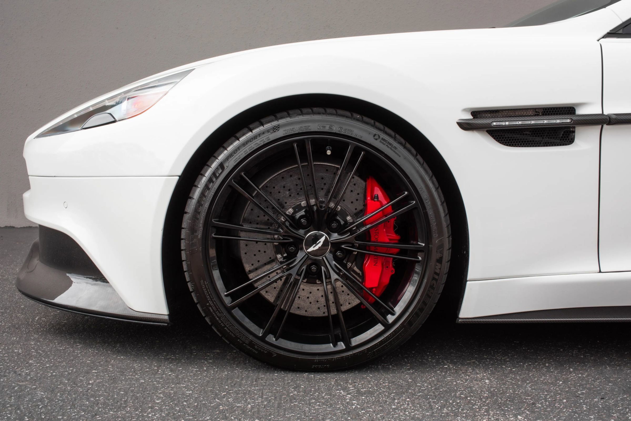 Used 2014 Aston Martin Vanquish Coupe RWD image 41