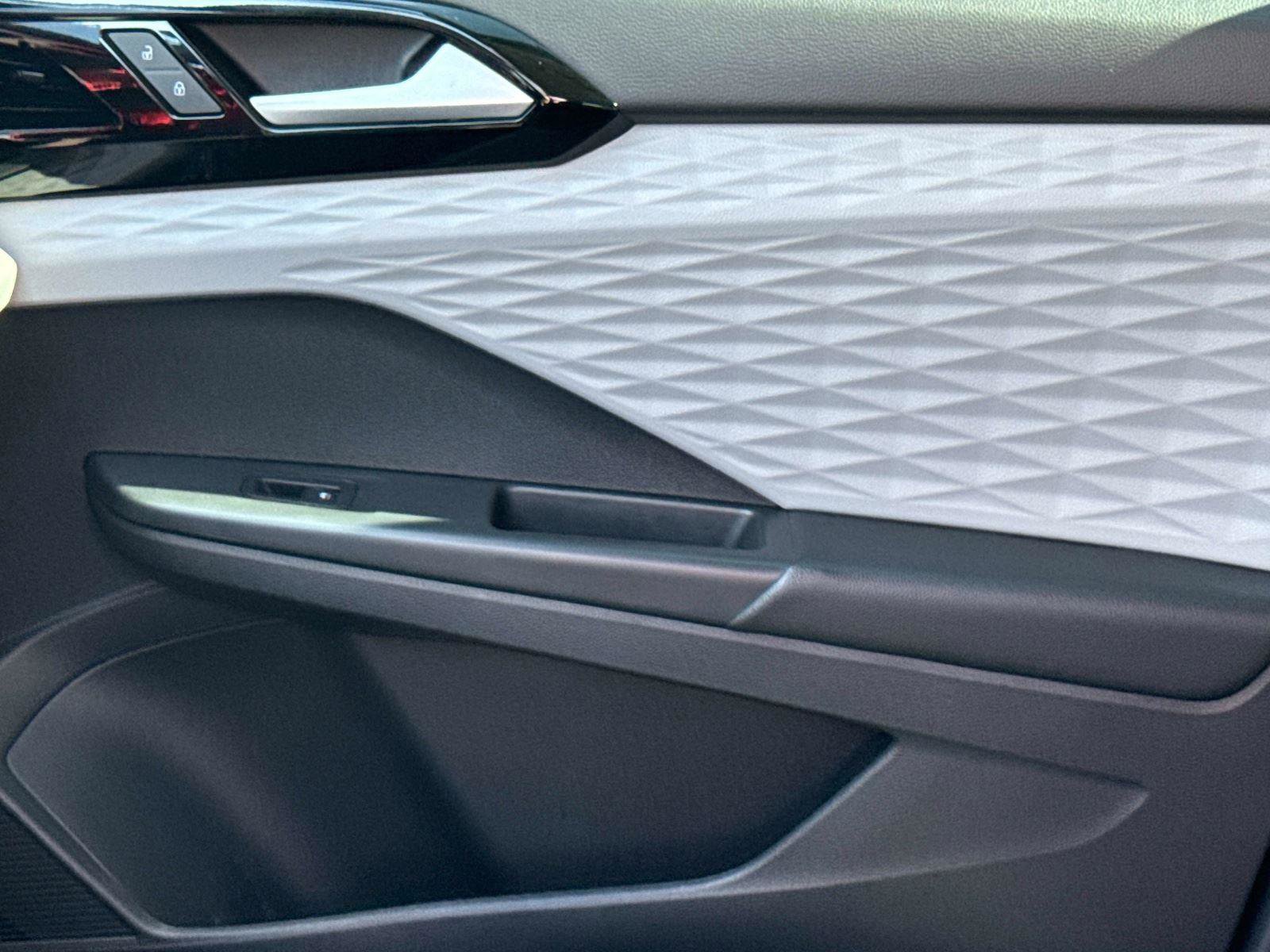 Used 2022 Volkswagen Taos S image 18