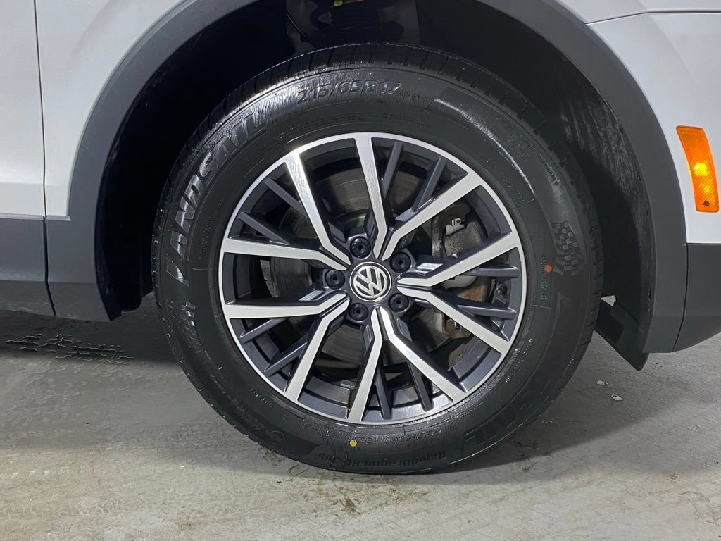 Used 2020 Volkswagen Tiguan SE w/ 3rd Row Seat Package AWD/4WD image 12