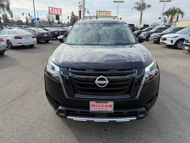 New 2025 Nissan Pathfinder Platinum image 2