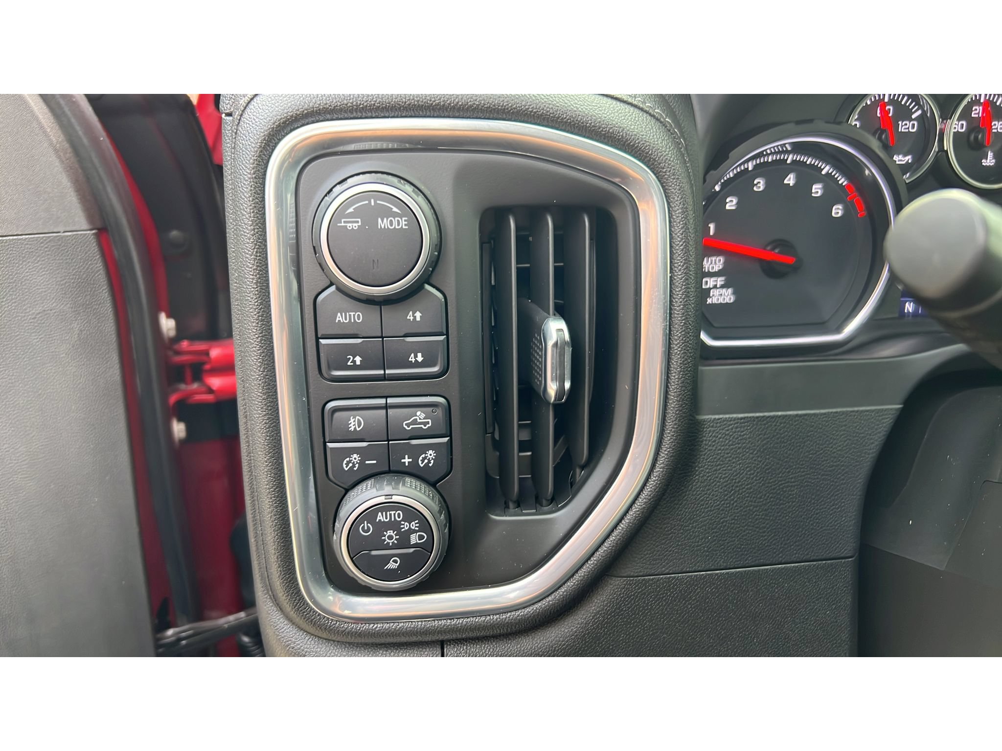 Certified 2021 Chevrolet Silverado 1500 LTZ AWD/4WD image 23