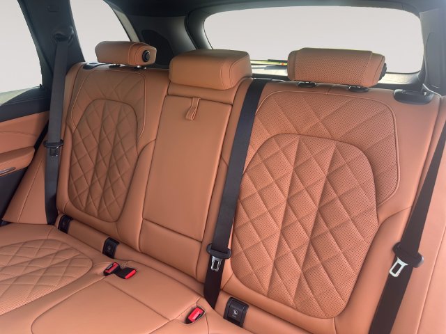 New 2026 BMW X5 xDrive40i w/ Premium Package AWD/4WD image 13