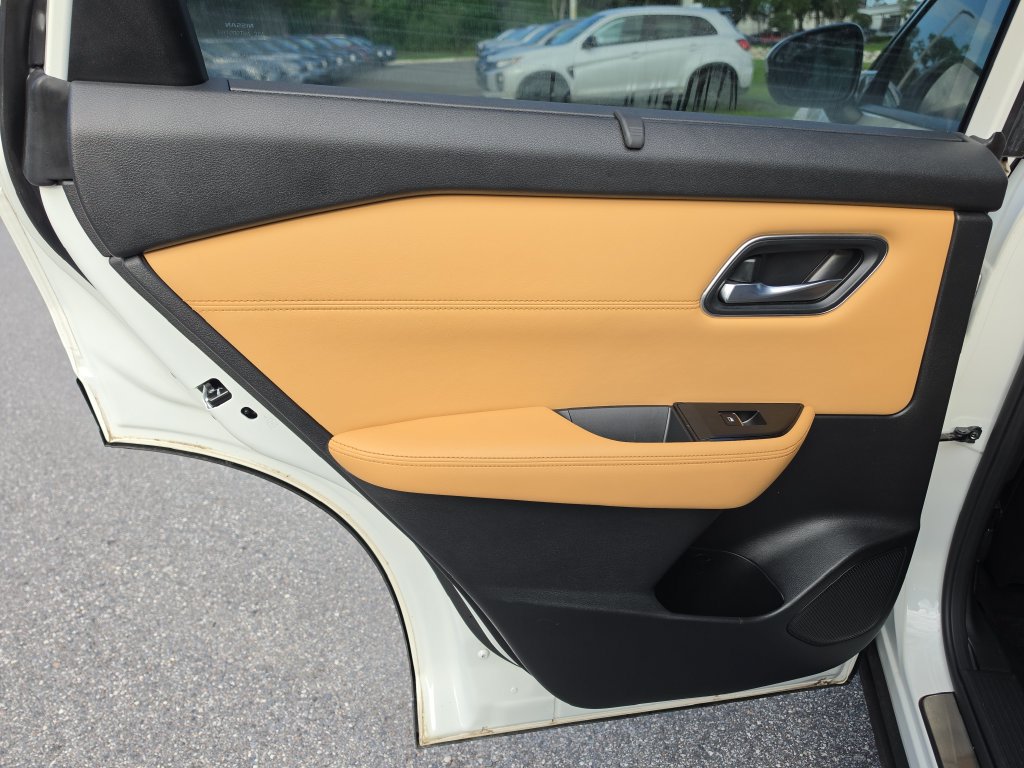 Used 2021 Nissan Rogue Platinum FWD image 15
