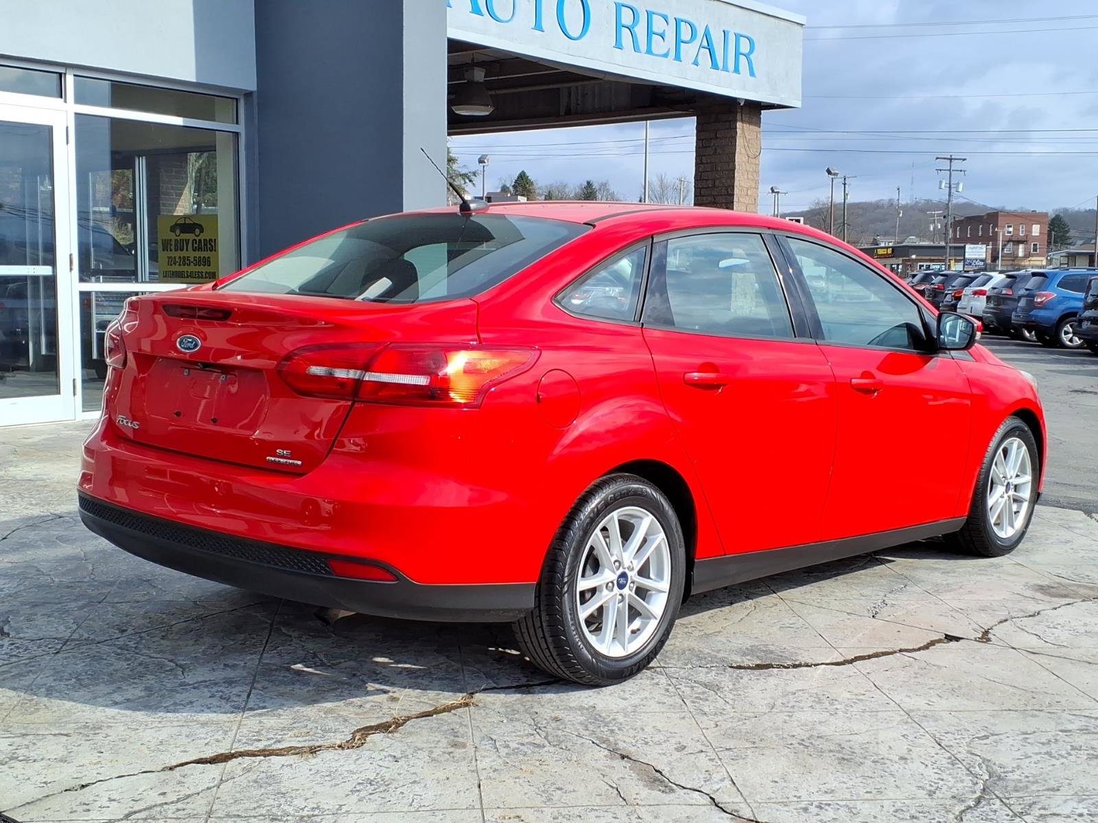 Used 2016 Ford Focus SE image 3