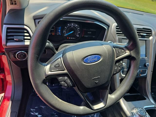 Used 2020 Ford Fusion SE FWD image 16