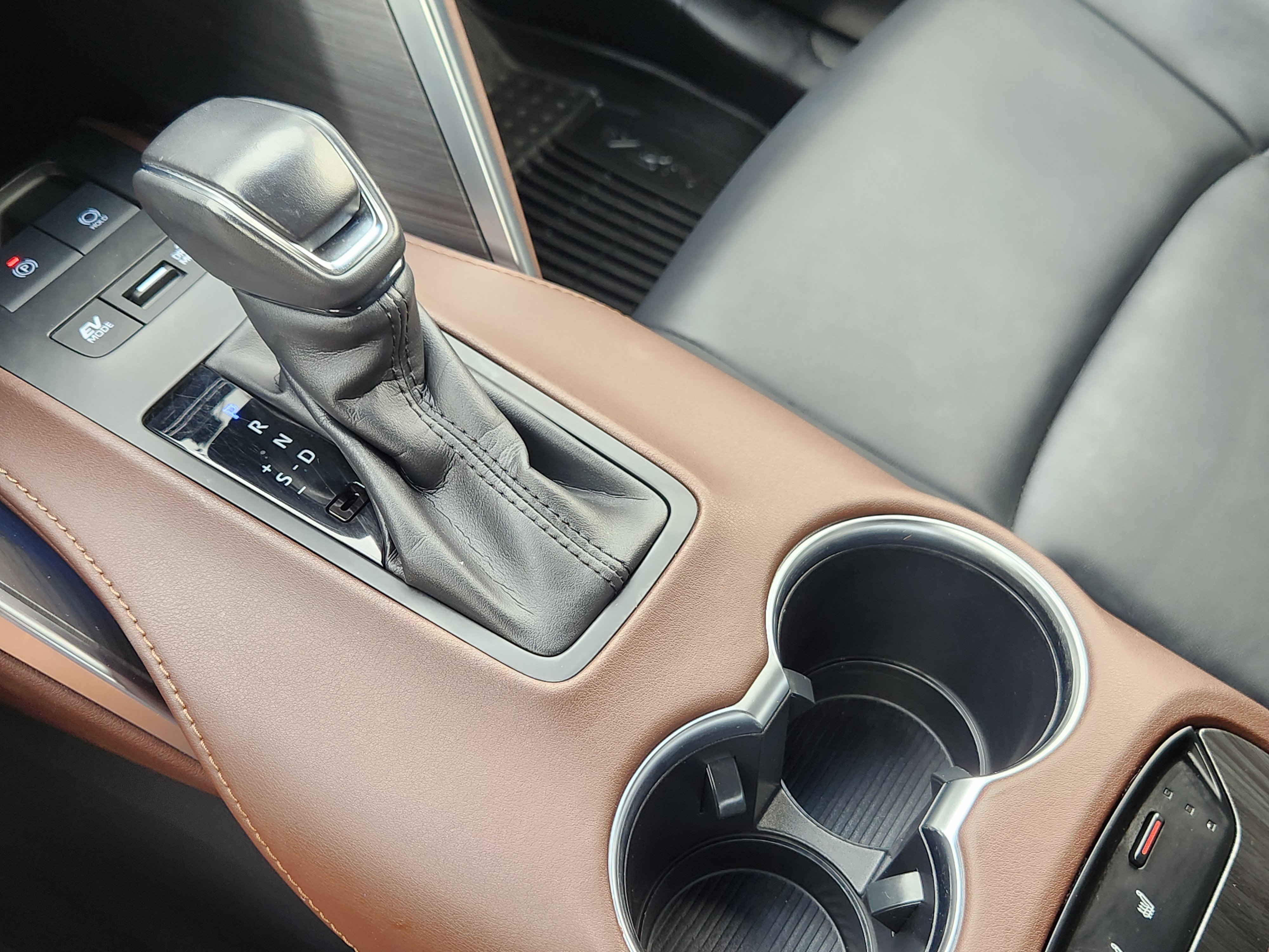 Used 2022 Toyota Venza XLE image 15