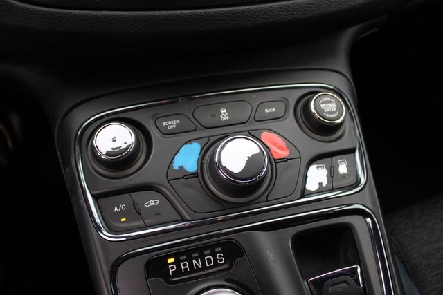Used 2015 Chrysler 200 S FWD image 19