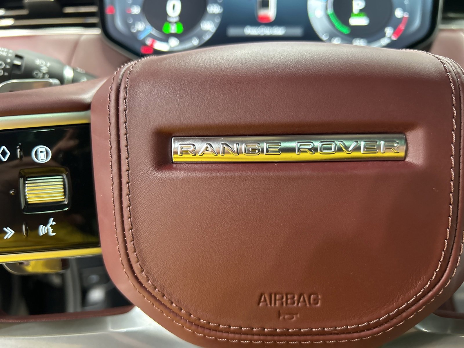 Used 2025 Land Rover Range Rover SE image 41