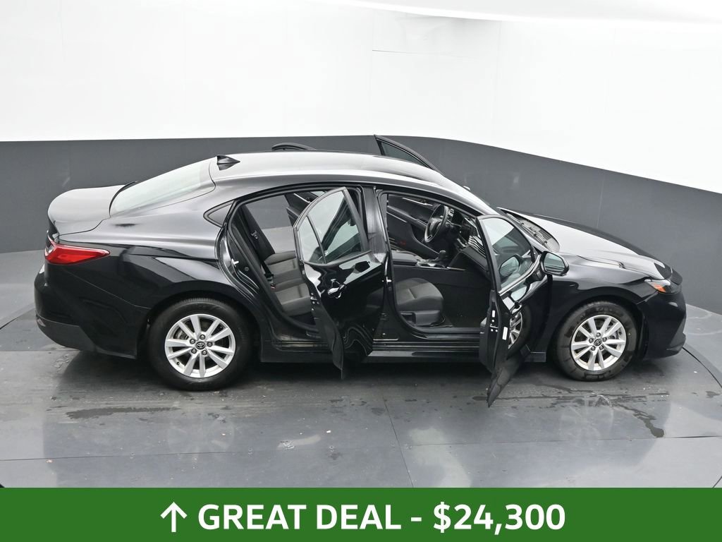 Used 2025 Toyota Camry LE image 66