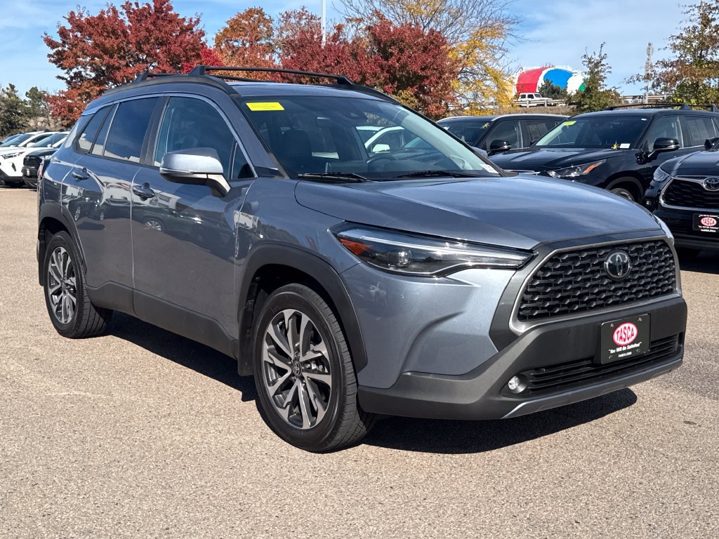 Used 2022 Toyota Corolla Cross XLE w/ Convenience Package AWD/4WD image 9