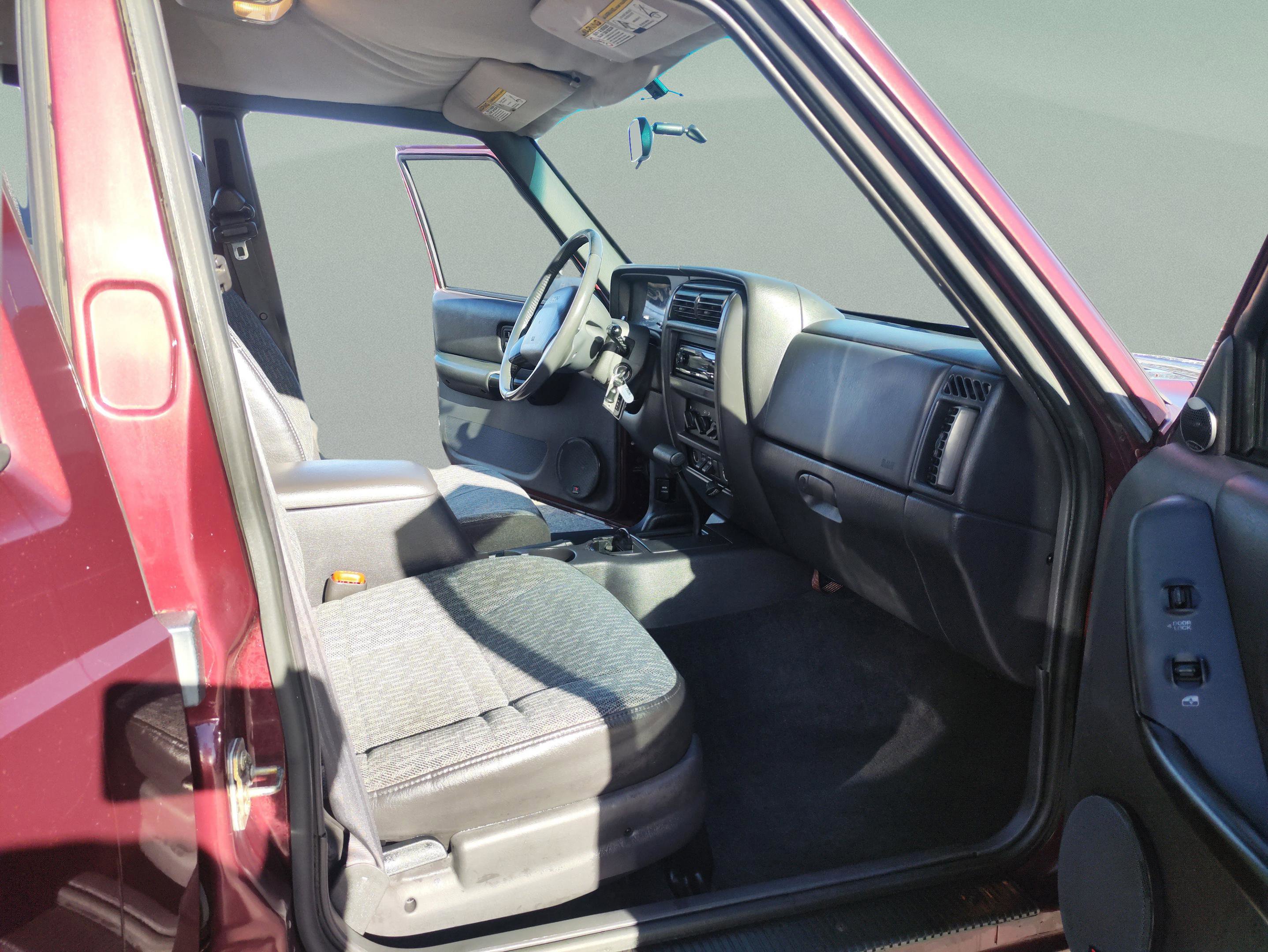 Used 2001 Jeep Cherokee Sport image 19