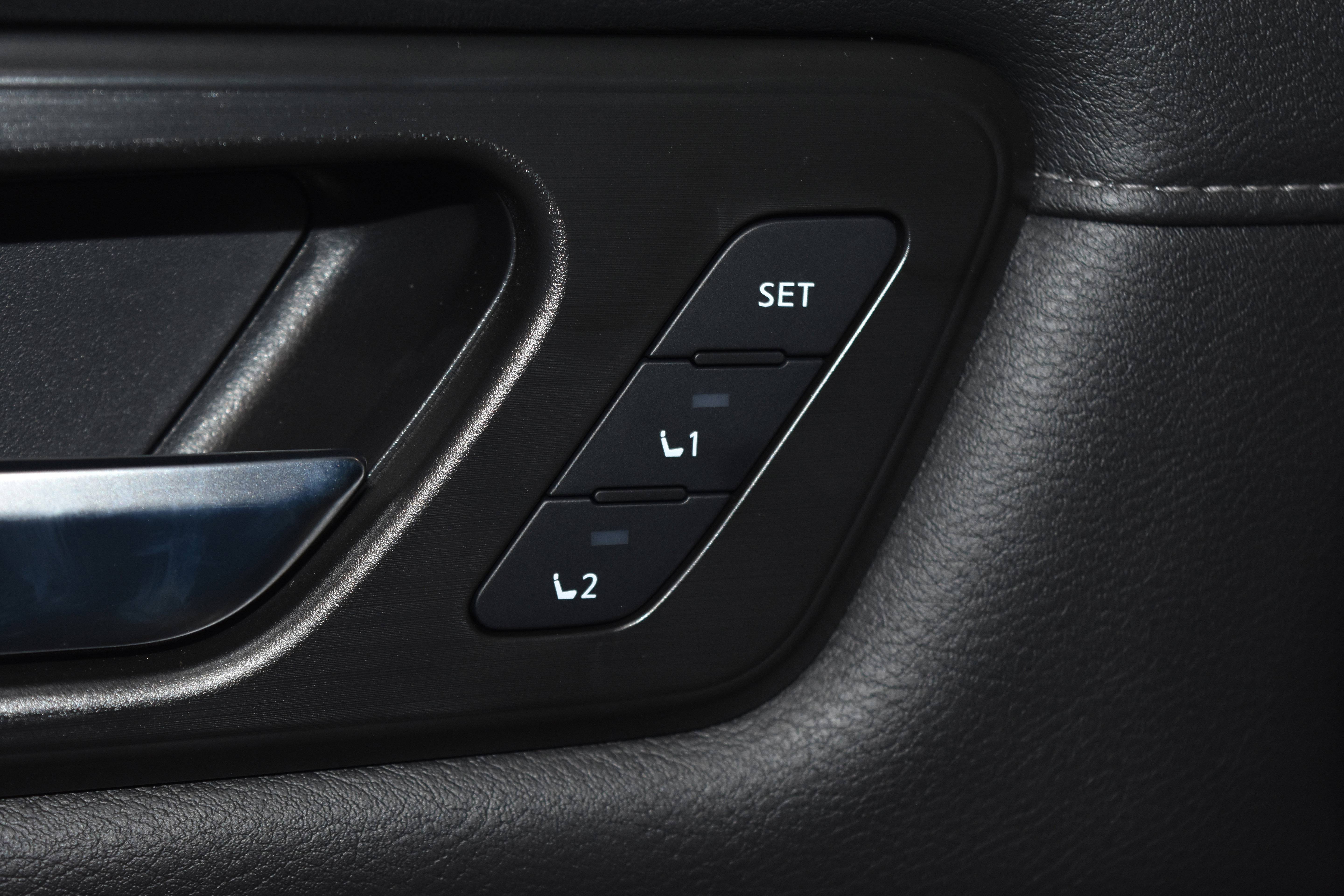 New 2026 Nissan Armada SL w/ Captain's Chari Seat Package image 4